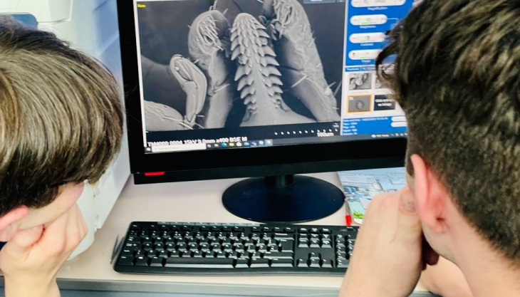 Students from Anthony Gell School using the scanning electron microscope Scanning electron microscope