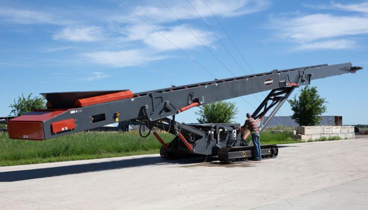 Superior's new 75ft tracked stacker Tracked conveyor stacker