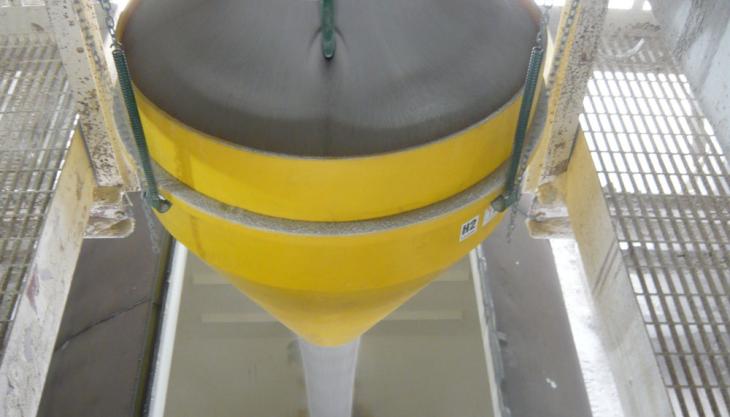 Dust-suppression hopper Dust-suppression hopper
