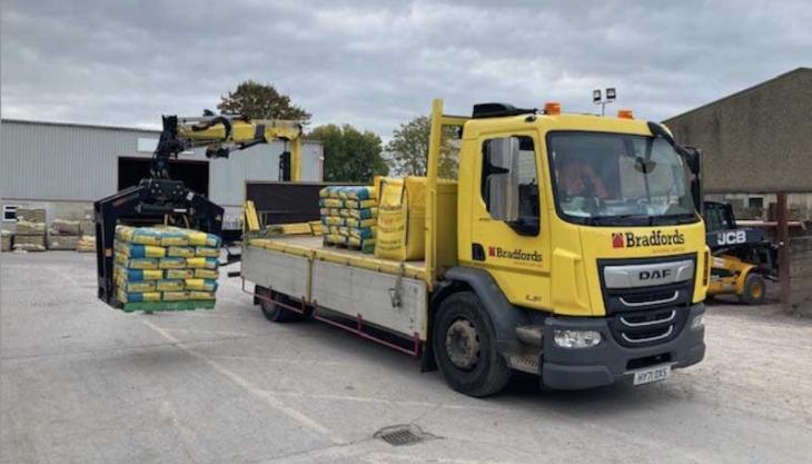 Bradfords Building Supplies’ first delivery of Tarmac bagged cement on green Pallet LOOP pallets Bradfords Tarmac LOOP