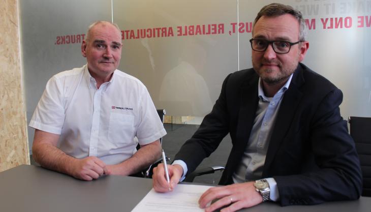 L-R: Guy Wilson, global sales director at Terex Trucks, and Benoit Strauven, chief executive officer of the Matermaco Group, signing the dealer agreement Guy Wilson and Benoit Strauven