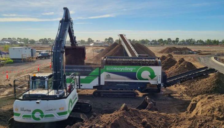 Terex Ecotec TTS 620T tracked trommel and TSC 65T mobile conveyor in operation Terex Ecotec TTS 620T tracked trommel and TSC 65T mobile conveyor