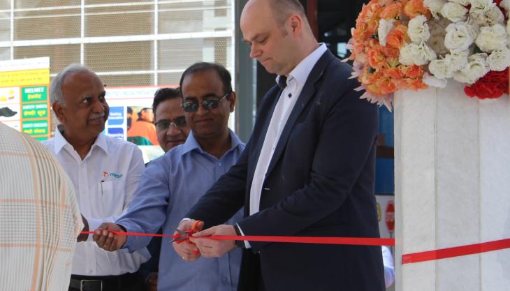 The new foundry was officially opened when Sami Takaluoma, president of Metso's Minerals Consumables business area, cut the ribbon Foundry opening