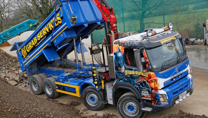 Thompsons supply ‘Batman’ tipper body to DJ Grab Services Volvo tipper body