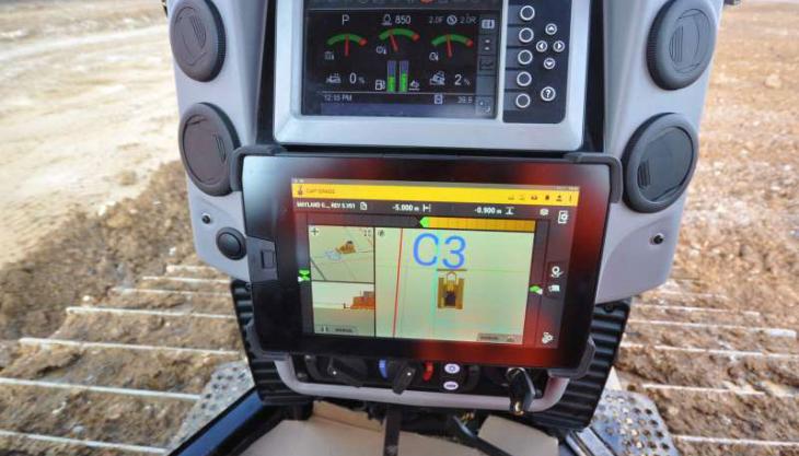 Trimble Earthworks for Dozers interface