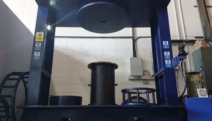 Tyre Boss's new 250-tonne static tyre press Static tyre press