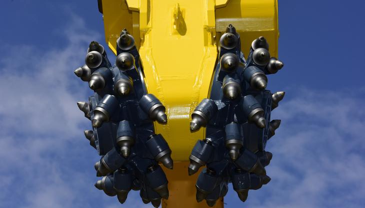 The VC 2000’s V-shaped design enables a cut with a flat base, leaving no material untouched between the drums VC 2000