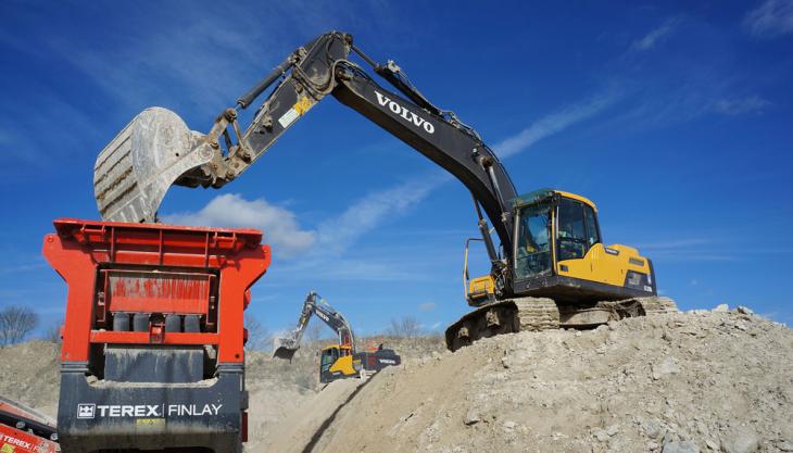 Volvo EC220E excavator