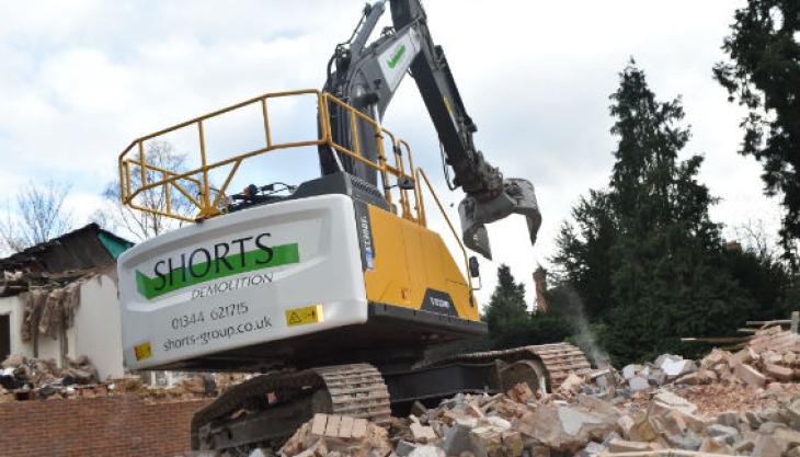 Shorts Demolition make it a Volvo machine double Volvo EC300E excavator