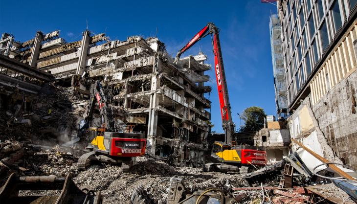 Veidekke use EC750E high-reach excavator to demolish one of the largest buildings in Oslo Volvo EC750E HR excavator