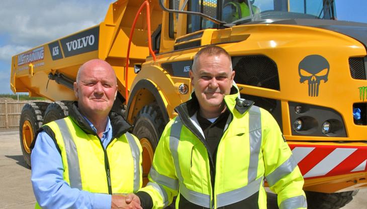 Colin McGhee (right) with SMT GB’s area business manager Gerry Logue MGS Training invest in Volvo machines