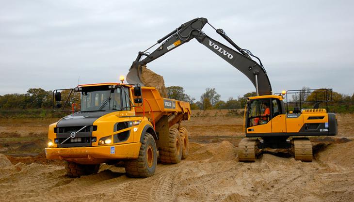 Volvo dumptruck and wheel loader