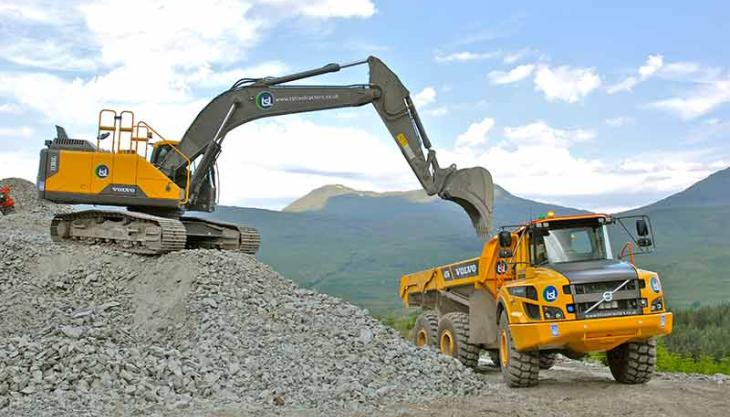 Volvo excavator and articulated dumptruck