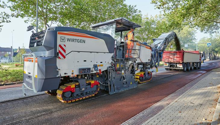 The new W 220 Fi large milling machine from Wirtgen Wirtgen W 220 Fi asphalt milling machine