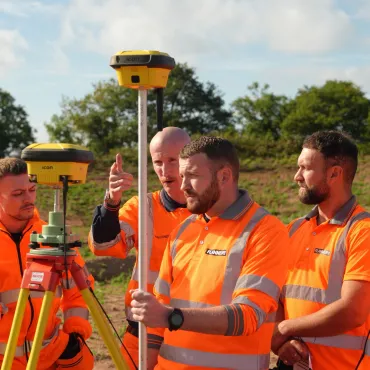 Flannery Plant Hire team members training with Leica Geosystems