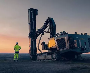 Epiroc SmartROC T25 R radio-remote drill rig