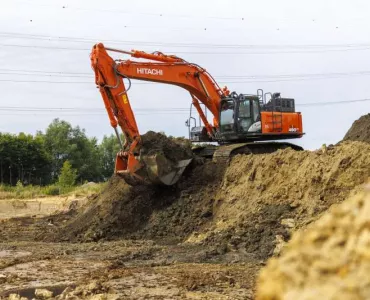 One of Ceulemans Fr & Co’s Hitachi ZX490LCH-6 excavators