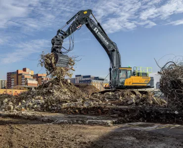 Hyundai HX480AL excavator in operation 