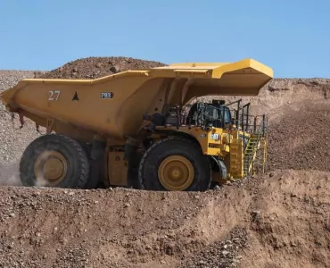 Cat 793 surface mining truck