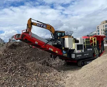 HVO-powered Sandvik QJ241 mobile jaw crusher