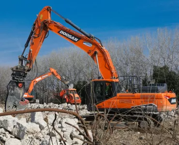 Develon DX350LC-7 excavator