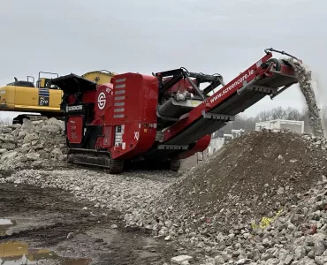 The new Screencore XJ Dual Power tracked jaw crusher