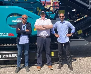 Mark Ferguson, Powerscreen regional sales manager (centre), with Ennio Dedè, sales manager at Impianti (left), and Fabio Orini, managing director of Impianti (right), at Samoter 2023