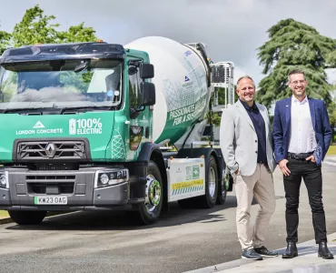L-R: Danny King, managing director of London Concrete, and Lee Sleight, managing director of Aggregate Industries Readymix Concrete, with the new electric truckmixer