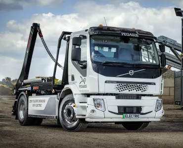 Pegasus Skip Hire’s new Volvo FE Electric skiploader