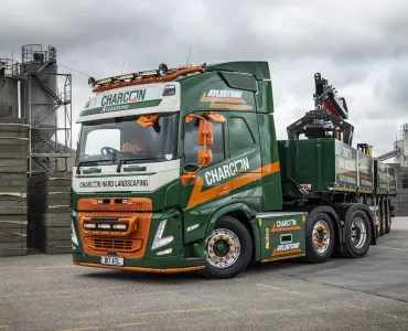 Aylestone Transport have taken delivery of a special Volvo FM 540 6x2 tractor unit for use as part of their work with Aggregate Industries’ commercial hard landscaping division, Charcon 