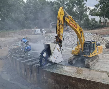 Schnittger cutting through the huge, ring-shaped rim of the basin with an excavator-mounted Kemroc DMW 220 cutter wheel