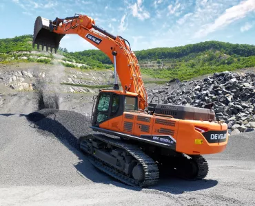 The new 53.5-tonne DX530LC-7M tracked excavator from Develon