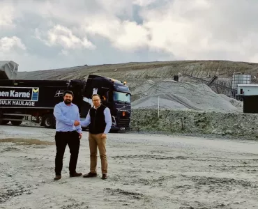 L-R: GRS Maen Karne managing director Doug Galbraith with Ocean Blocks & Aggregates director Leigh Genge at their Lee Moor site near Plymouth