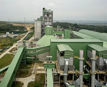 Semen Grobogan’s cement plant has a capacity of 1.8 million tonnes of clinker and 2.5 million tonnes of cement, together with sufficient limestone reserves to last for more than 50 years