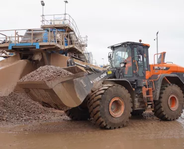 ASH Group’s new DL420CVT-7 wheel loaders are the first in the UK to be equipped with Develon’s Continuously Variable Transmission (CVT)