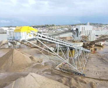 The QMS-designed and built 60m radial stacker conveyor at Heidelberg Materials UK’s Frindsbury Wharf site