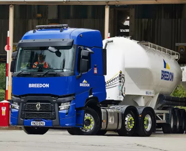 Breedon Group plc have taken delivery of their first-ever Renault Trucks – twenty-four T520 tractor units, for their cement division   
