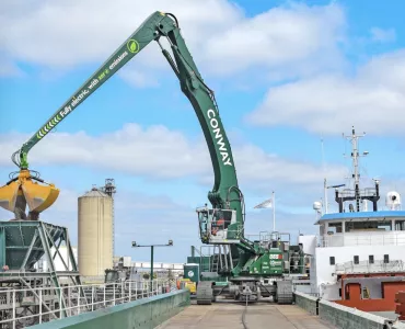 FM Conway’s new zero-emission electric crane in operation at Erith