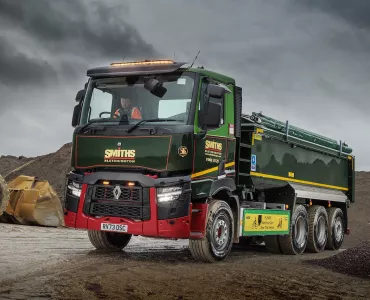 Smiths Bletchington have added the first Tridem to their fleet, a Renault Trucks’ C440 P8x4*4 Tridem Off Road with Charlton Superlite aggregate body, supplied by Sparks Commercial Services
