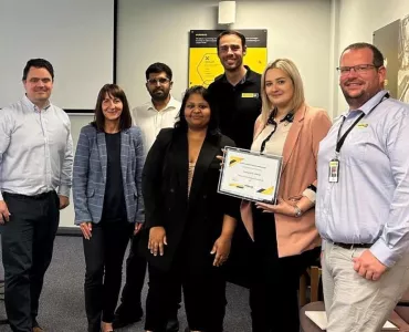 Finning UK & Ireland condition-monitoring team with their Cat certificate for ‘excellence in condition monitoring and remote services’