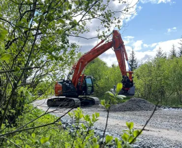 Hitachi ZX225USLC-7 medium excavator 