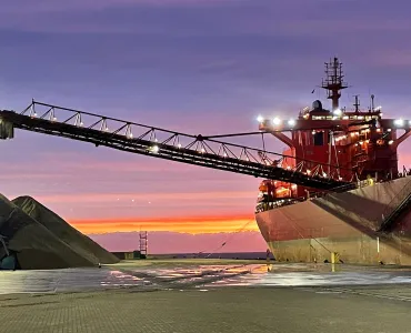 The 55,000-tonne ‘Yeoman Bridge’ self-discharging bulk carrier unloading material from Glensanda at Great Yarmouth