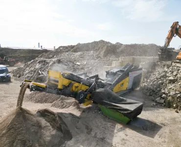 Keestrack R3 mobile tracked impact crusher 
