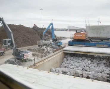 Delivery of rock armour from Aggregate Industries’ Glensanda superquarry for Lincolnshire’s Stallingborough Sea Defence Improvement Scheme
