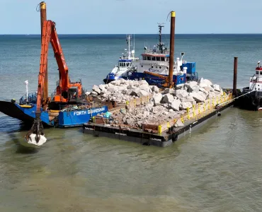 Rock armour from Glensanda was shipped to the east coast where the boat anchored at sea, with a smaller barge transporting approximately 1,000 tonnes of aggregates to the beach twice a day at high tide
