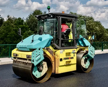 The Ammann ACEpro ARP 75 tandem roller