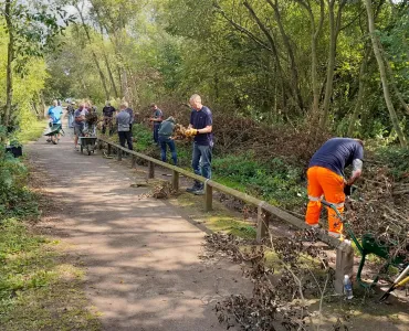 Volunteers from Aggregate Industries hard at work at Codnor Park Reservoir