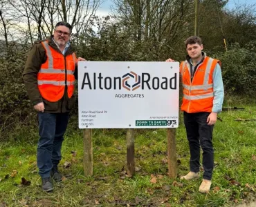 L-R: Jon Fisher, GRS chief executive, with Ben Maclean, owner of DTE