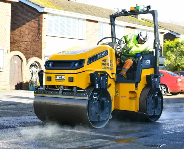North Herts Surfacing’s new JCB CT430-140 compaction roller