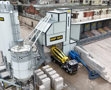 Hopkins Estates’ new Liebherr Mobilmix 3.0 batching plant and one of their 11 new Liebherr HTM 905 drum mixers  